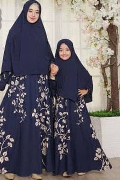 Koleksi Gamis Couple Syar’i Ibu dan Anak Motif Bunga Navy