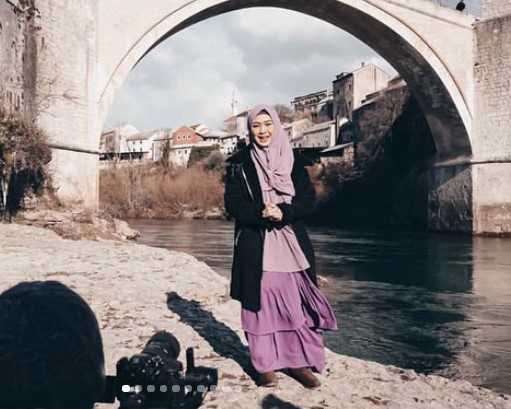 Koleksi Gamis Syar'i Oki Setiana Dewi Terbaru Ungu Lavender