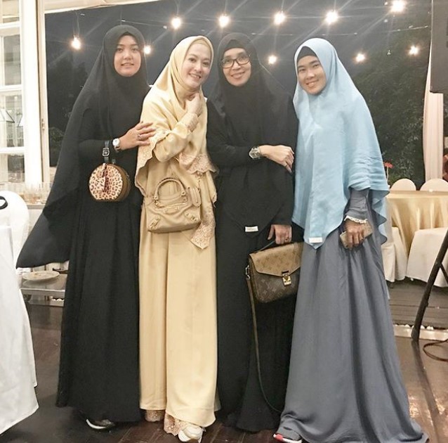 Koleksi Model Baju Gamis Syar’i Lyra Virna Basic Soft Blue, Nude and Black