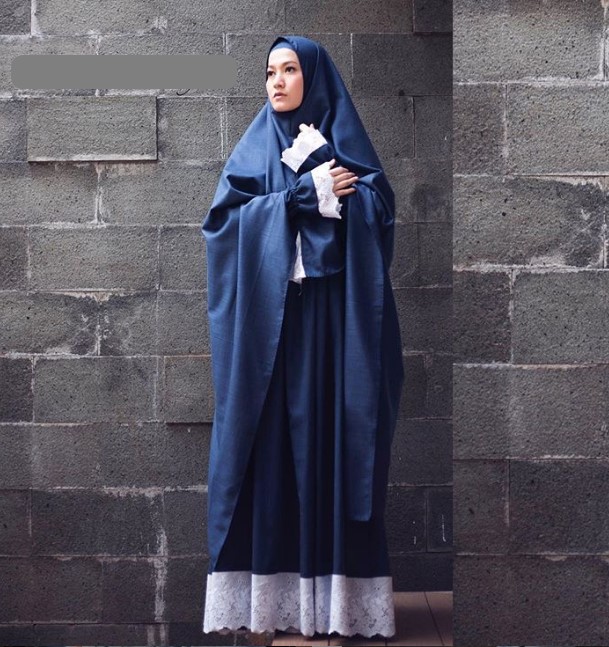 Koleksi Model Baju Gamis Syar’i Lyra Virna Simple Rok Renda Navy