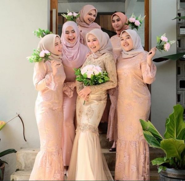 Model Baju Brokat Kombinasi Satin Untuk Orang Gemuk Baby Peach