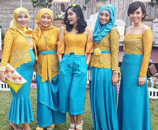 Model Baju Brokat Kombinasi Satin Untuk Orang Gemuk Kuning Biru