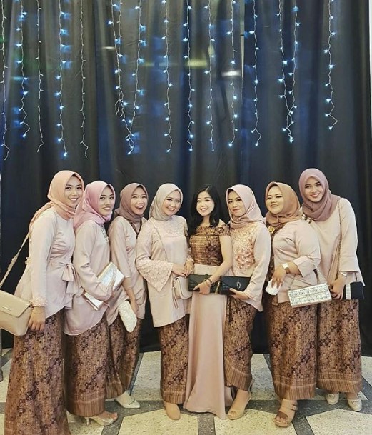 Model Baju Gamis Batik Kombinasi Kain Polos Modern Soft Peach Coklat
