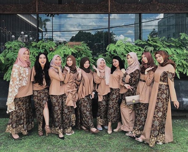 Model Baju Gamis Batik Kombinasi Kain Polos Simple Coklat Cream