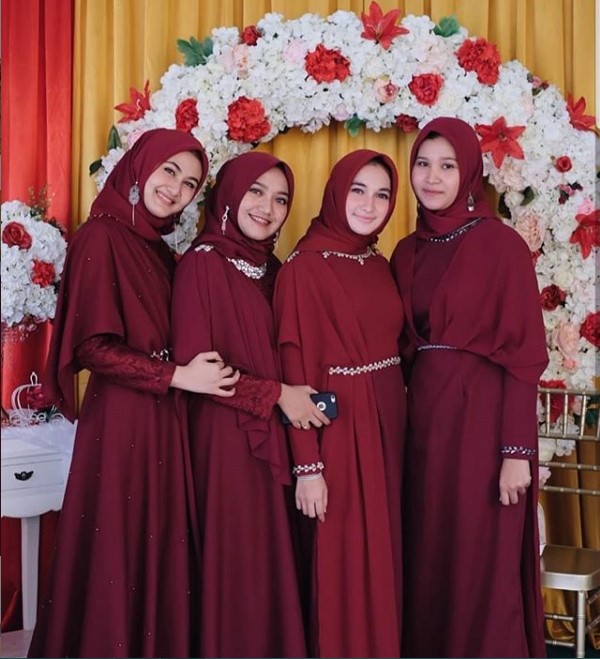 Model Baju Gamis Brokat Kombinasi Satin Maroon