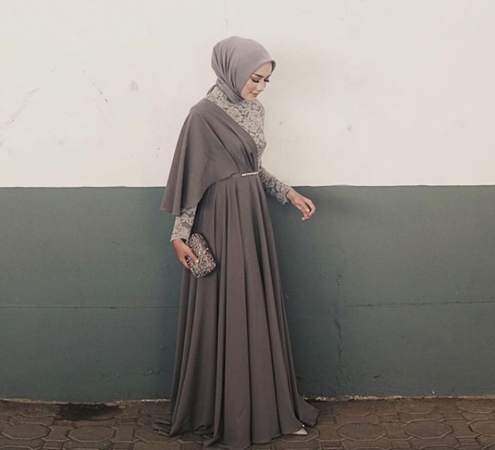 Model Baju Gamis Brokat Kombinasi Sifon Selendang Bahu Abu Tua
