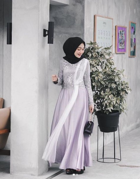 Model Baju Gamis Brokat Kombinasi Sifon Selendang Bahu Soft Grey