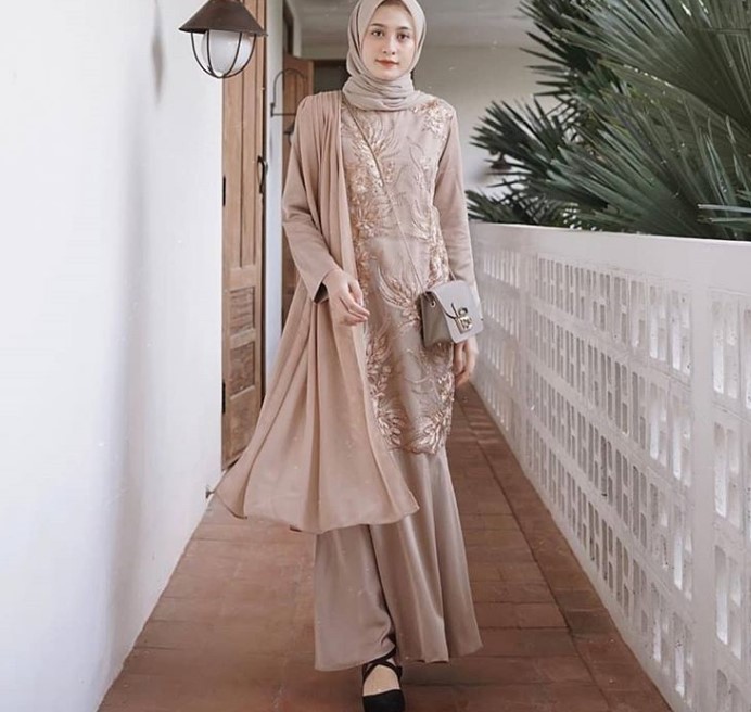 Model Baju Gamis Brokat Kombinasi Sifon Selendang Bahu Soft Nude