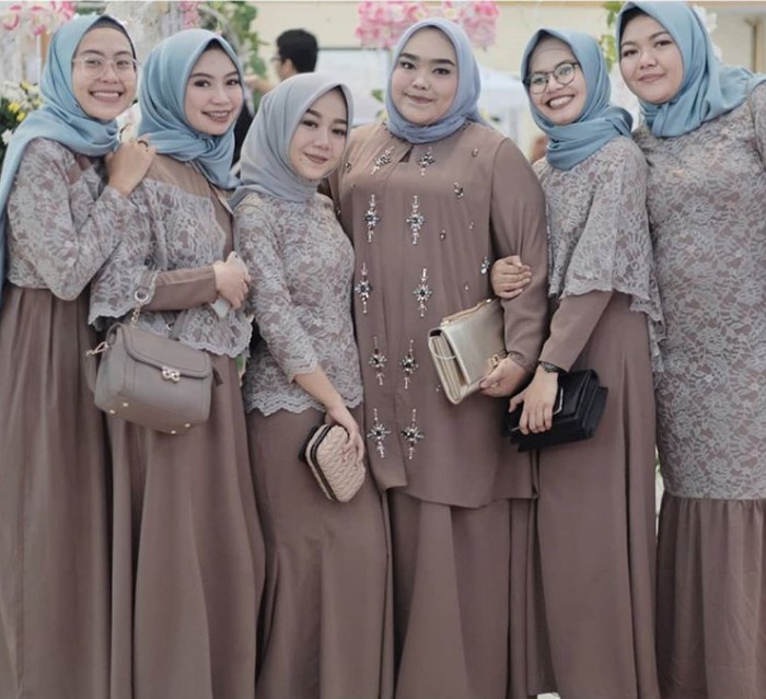Model Baju Gamis Brokat Terbaru Coklat Muda