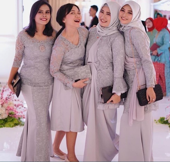 Model Baju Gamis Brokat Terbaru Model Duyung Soft Grey
