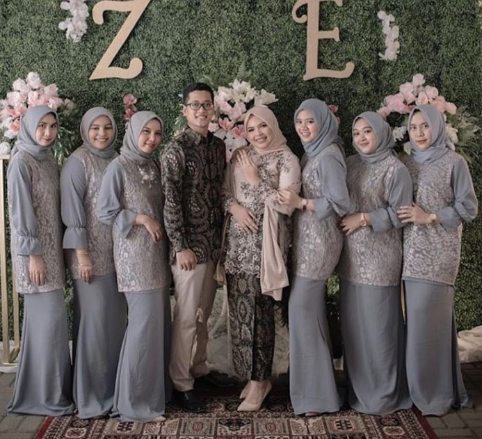 Model Baju Gamis Brokat Terbaru Simple Modern Soft Grey