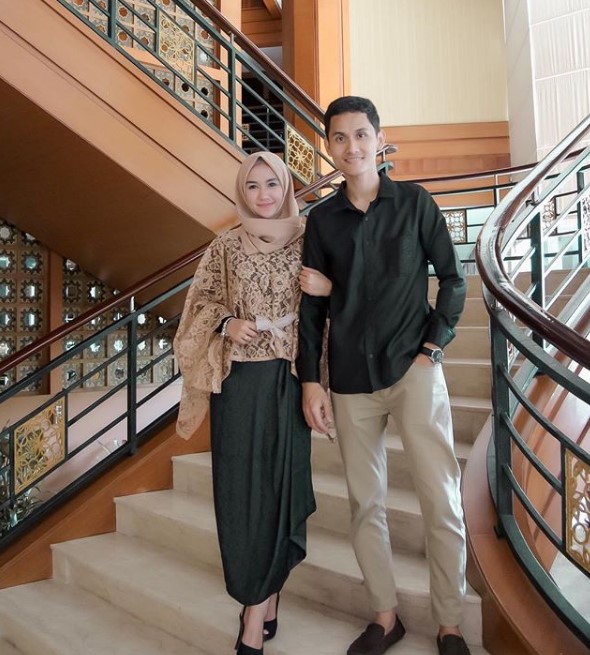 Model Baju Gamis Brokat Terbaru cream hitam