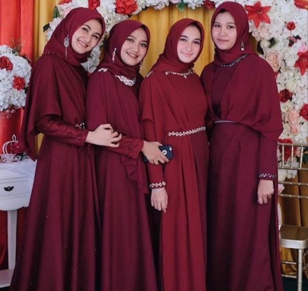 Model Baju Gamis Kombinasi Brokat Satin Terbaru Maroon