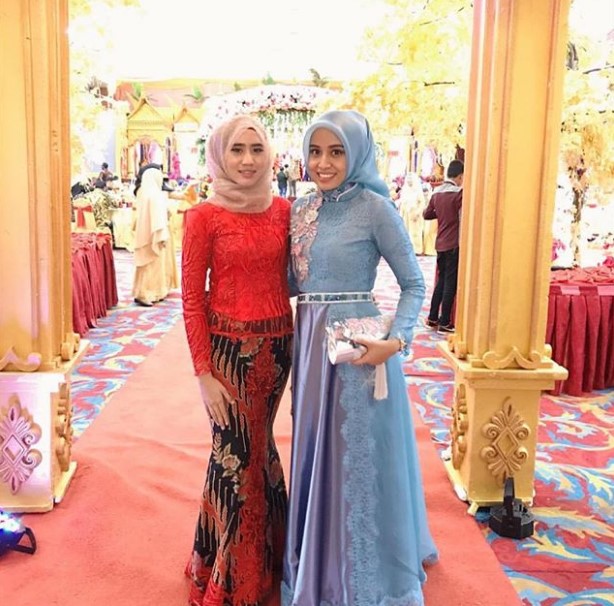 Model Baju Gamis Kombinasi Brokat Satin Terbaru Merah Biru Muda