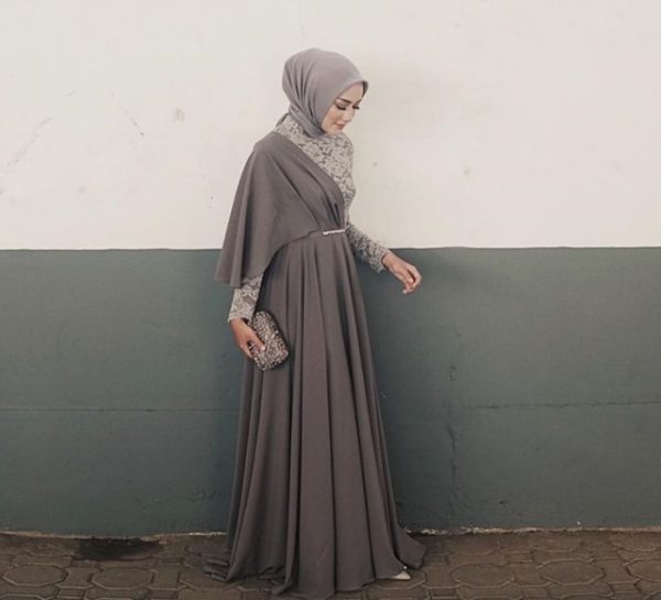 Model Baju Gamis Kombinasi Brokat Satin Terbaru Selendang Bahu Abu Tua