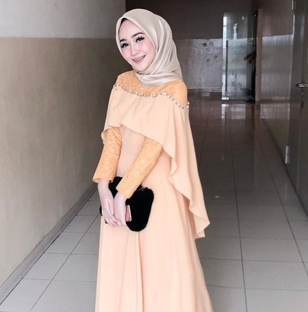 Model Baju Gamis Kombinasi Brokat Sifon Modern Cape Kuning