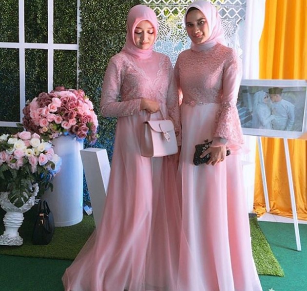 Model Baju Gamis Kombinasi Brokat Sifon Modern Simple Baby PInk