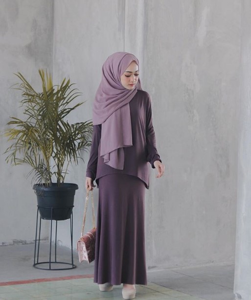 Model Baju Gamis Modern Remaja Kekinian Simple Set Ungu Tua
