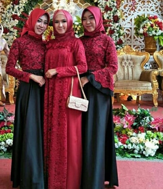 Model Baju Gamis Pesta Brokat Lengan Lonceng Maroon