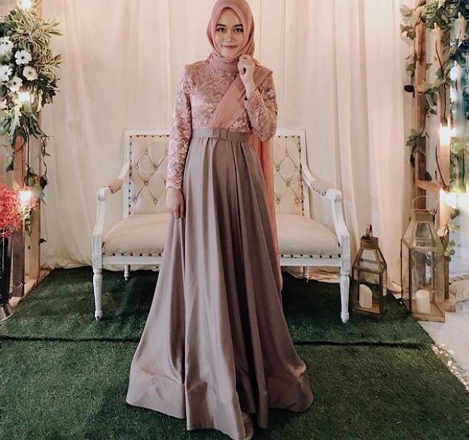 Model Baju Gamis Pesta Brokat Mewah Peach Silver