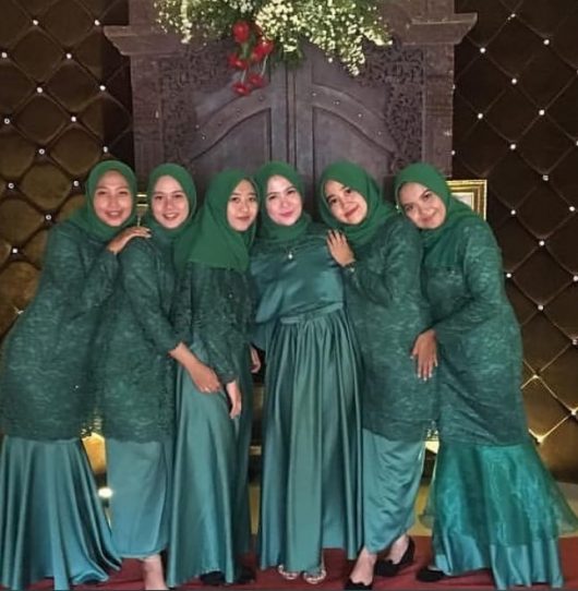 Model Baju Gamis Pesta Brokat Satin Hijau