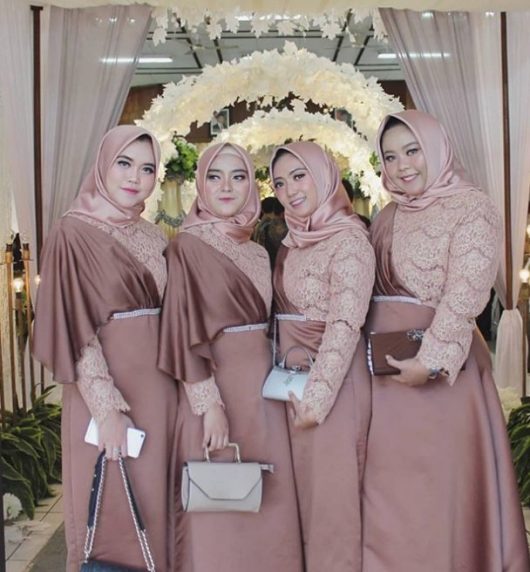 Model Baju Gamis Pesta Brokat Satin Modern Selendang Bahu