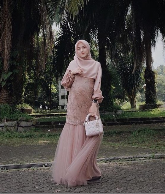 Model Baju Gamis Pesta Mewah Terbaru Lengan Karet Rok Duyung Tutu Soft Cream
