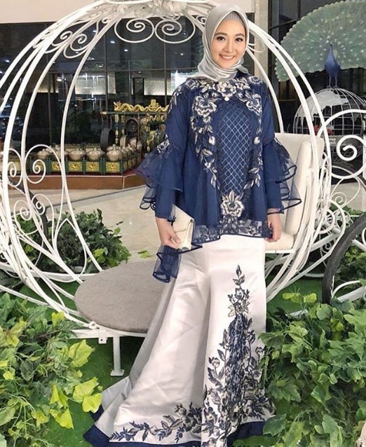 Model Baju Gamis Pesta Mewah Terbaru Lengan Lonceng Broka, Satin, Tile dan Organza Navy Putih