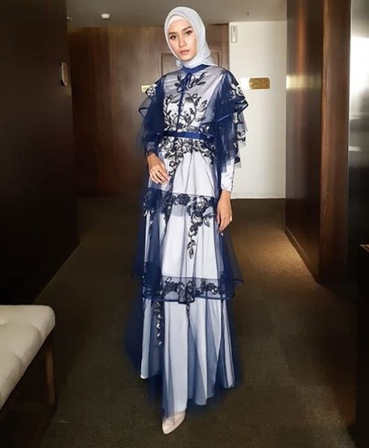 Model Baju Gamis Pesta Mewah Terbaru Rok Tumpuk Brokat, Satin, Tile dan Organza Navy Putih