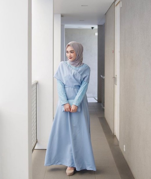 Model Baju Gamis Pesta Modern Mewah Selendang Bahu Brokat Satin Soft Blue