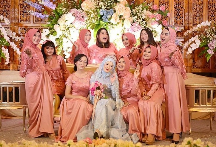 Model Baju Gamis Pesta Sederhana Tapi Mewah Brokat Satin Cape Peach