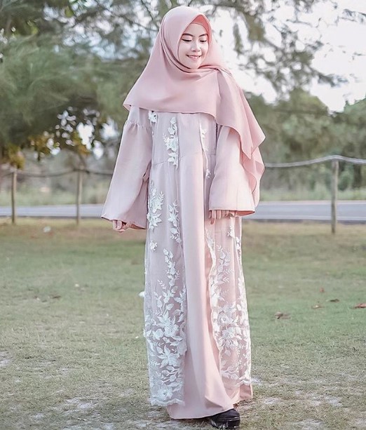 Model Baju Gamis Pesta Sederhana Tapi Mewah Lengan Lonceng Brokat Simple Soft Pink