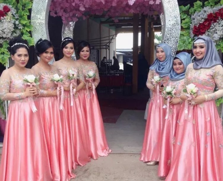 Model Baju Gamis Pesta untuk Orang Gemuk Satin Peach