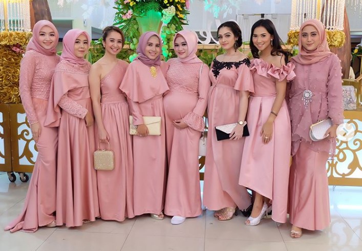 Model Baju Gamis Pesta untuk Orang Gemuk saat Hamil Pink