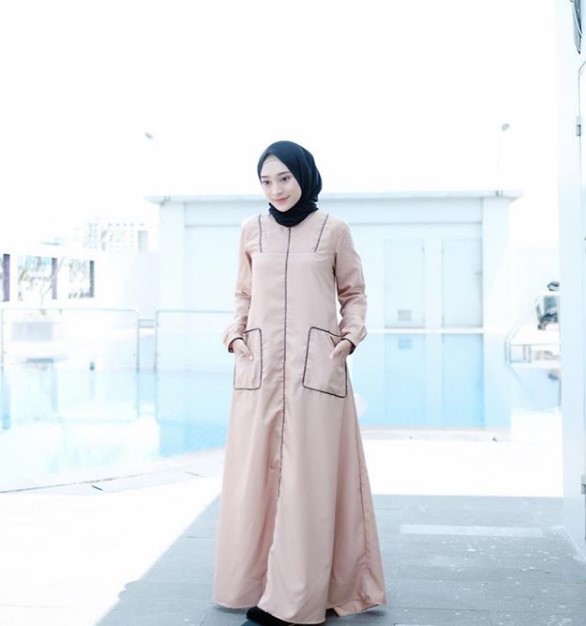 Model Baju Gamis Remaja Kekinian Modern Kantong Depan Soft Cream
