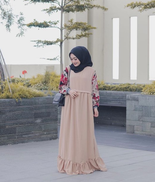 Model Baju Gamis Simple Tapi Mewah Dan Modern Katun Kombinasi Motif Lengan Cream