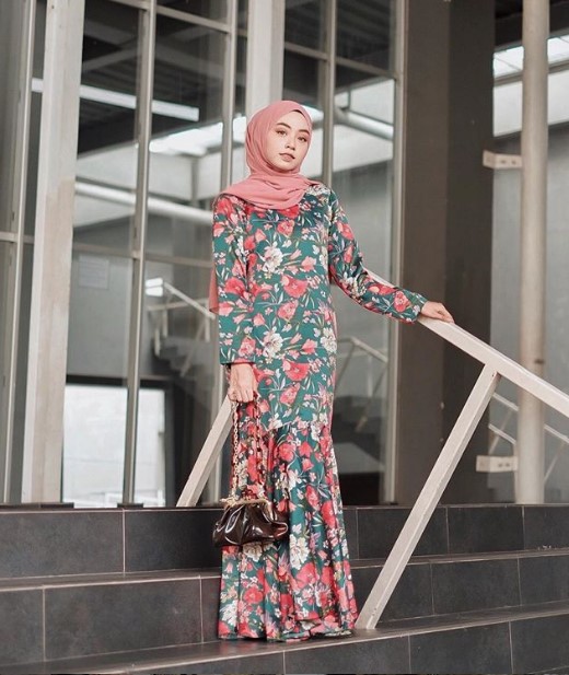 Model Baju Gamis Simple Tapi Mewah Dan Modern Maxmara Motif Bunga Rok Duyung Hijau