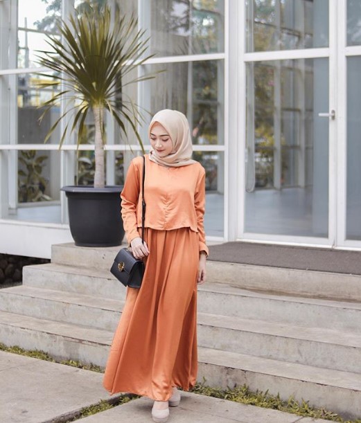 Model Baju Gamis Simple Tapi Mewah Dan Modern Satin Mustard