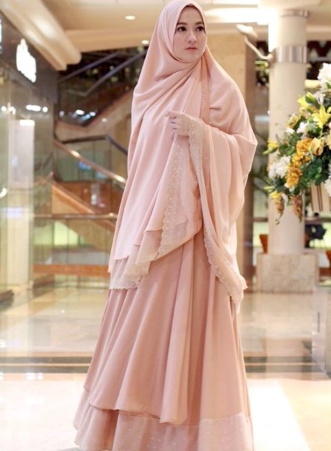 Model Baju Gamis Syar’i Lyra Virna Terbaru Rok Tumpuk Sifon Renda Soft Pink