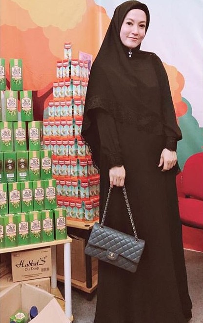 Model Baju Gamis Syar’i Lyra Virna Terbaru Simple Hjab Renda Warna Hitam
