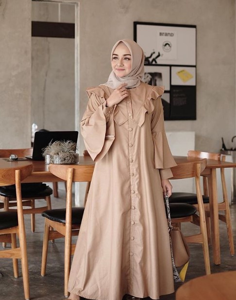 Model Baju Gamis Tanah Abang Terbaru Lengan Lonceng Kancing Depan Cream