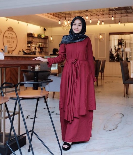 Model Baju Gamis Trend Anak Muda Sekarang Ikat PInggang Maroon