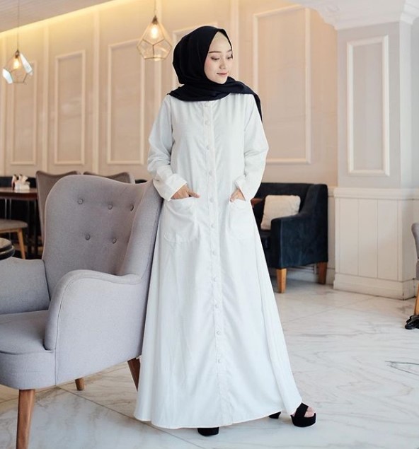 Model Baju Gamis Trend Anak Muda Sekarang Kancing Depan Putih