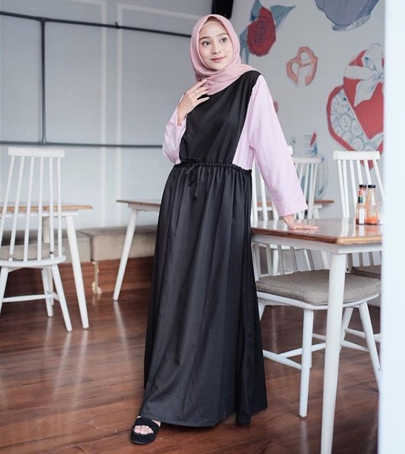 Model Baju Gamis Trend Anak Muda Sekarang Tali Pinggang Hitam Pink