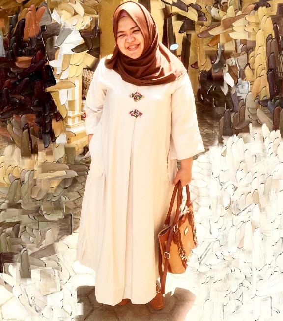 Model Baju Gamis Untuk Orang Gemuk Terbaru Simpel Putij