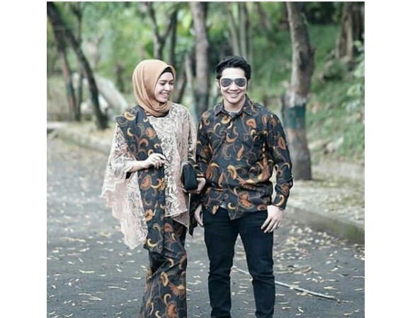 Model Baju Kebaya Couple Aksen Selendang Cream Nude