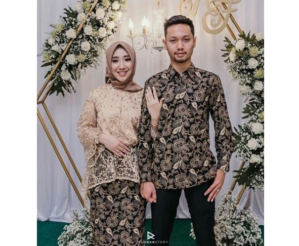 Model Baju Kebaya Couple Panjang Cream Nude