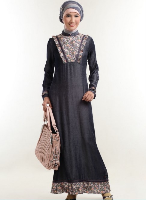 Model Gamis Batik Kombinasi Kain Polos Satin Hitam