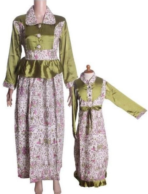 Model Gamis Batik Kombinasi Kain Polos Satin dengan Anak Hijau