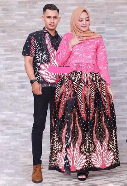 Model Gamis Brokat Kombinasi Batik Terbaru Simple Rok Lebar Pink